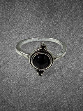 Vintage Silver Black Stone Ring Ornate Engraved Design Size 5.5
